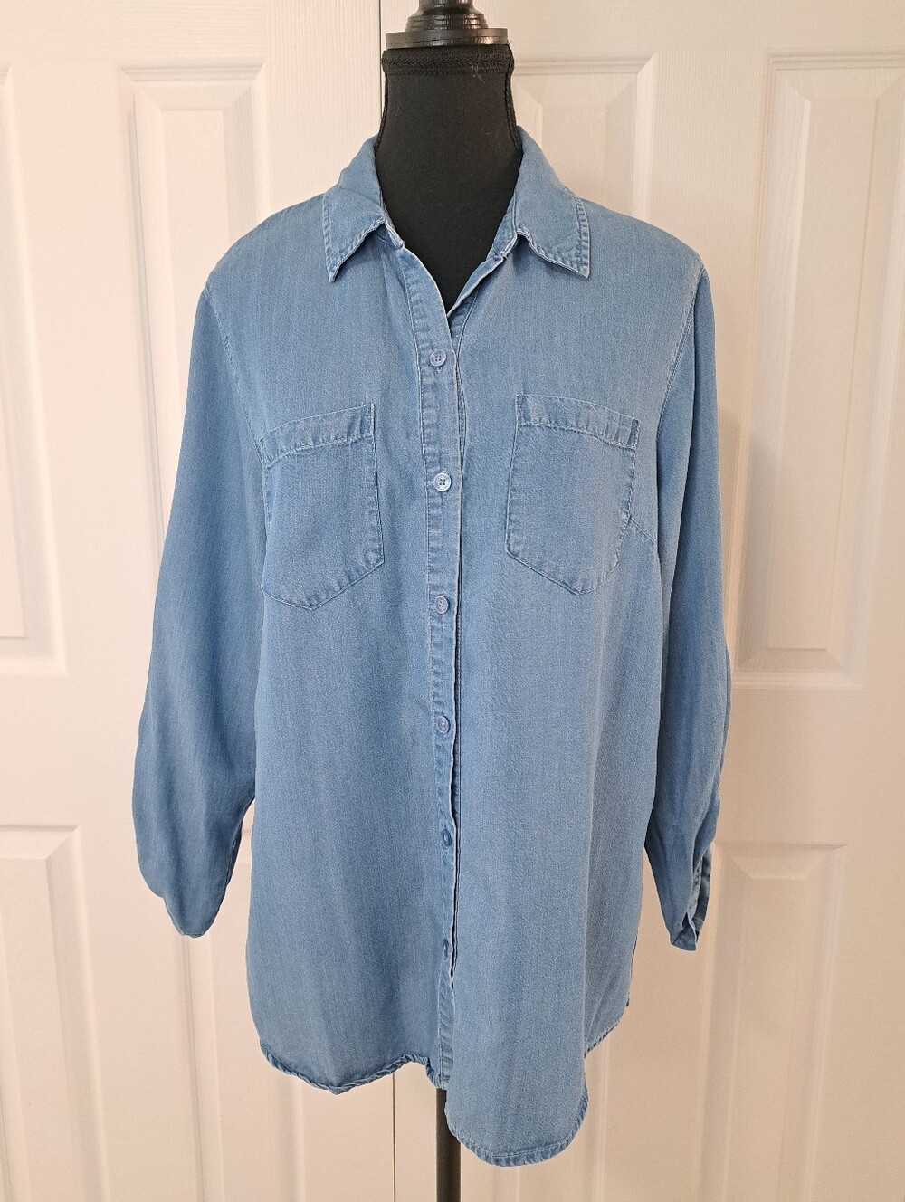 Jones New York Signature Lyocell Denim Button-Up Shirt Large Roll Tab Classic